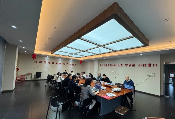 為深入貫徹中共中央、國務(wù)院印發(fā)的《國家標(biāo)準(zhǔn)化發(fā)展綱要》，落實(shí)加快數(shù)字化發(fā)展、建設(shè)數(shù)字中國的戰(zhàn)略部署，和《上海市全面推進(jìn)城市數(shù)字化轉(zhuǎn)型“十四五”規(guī)劃》，推進(jìn)上海城市數(shù)字化轉(zhuǎn)型標(biāo)準(zhǔn)化建設(shè)，數(shù)造科技積極響應(yīng)這一號(hào)召，成為上海市浦東新區(qū)第一批試點(diǎn)數(shù)字化改造企業(yè)之一，并順利通過驗(yàn)收。  圖片  圖片  圖片  圖片  圖為上海市城市數(shù)字化轉(zhuǎn)型工作領(lǐng)導(dǎo)小組部分領(lǐng)導(dǎo)和南匯工業(yè)園區(qū)領(lǐng)導(dǎo)、上海數(shù)造領(lǐng)導(dǎo)班子成員參加數(shù)字化改造驗(yàn)收答辯  圖片  參觀上海數(shù)造大廳的數(shù)字化制造“黑湖小工單”生產(chǎn)工序看板  數(shù)造科技自成立之初，創(chuàng)始人趙毅博士就以“數(shù)造”為企業(yè)命名，蘊(yùn)含數(shù)字化制造和變革的深遠(yuǎn)意義，與此時(shí)政府推進(jìn)聚焦制造業(yè)與數(shù)字化改造深度融合。未來，數(shù)造科技將不斷提升公司智能化、數(shù)字化、信息化改造力度，全面提升公司綜合管理和運(yùn)營水平，著力實(shí)現(xiàn)智能制造高質(zhì)量發(fā)展。